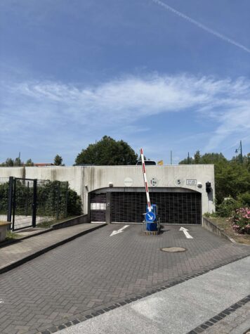 Freie Garagen im Parkhaus an der Friedensbrücke